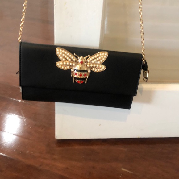 Host pick🎉🎉Gorgeous evening clutch by viviglam ❤️🌹❤️🌹 - Picture 5 of 8